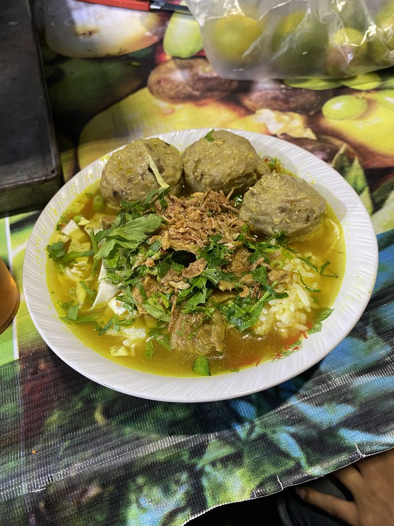 Soto Bakso Sukarasa: Rahasia Rasa yang Menggoda di Jantung Cilacap